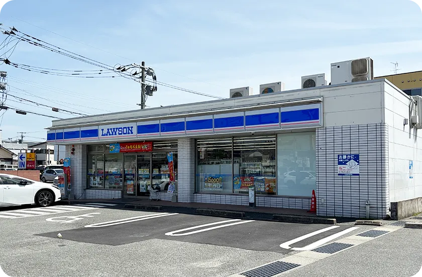 徒歩圏内のコンビニ「ローソン小田部二丁目店」